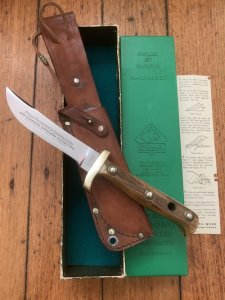Puma Knife: Puma 11 6385 Original Right 1968 Hand  Trappers Companion in Puma Sheath and Original Box