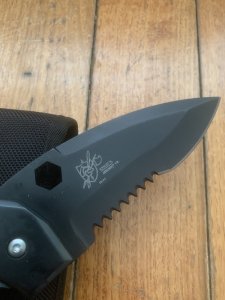 KNIGHT'S ARMAMENT SK-02 Large Black Part Serrated Folding Knife with Black Pouch
