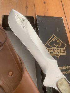 Puma Knife: Puma Rare Original 2002 New Hunter Model 118375 in original sheath and box.