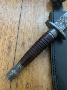 COMMANDO BLADED KNIFE WITH 200 LAYER DAMASCUS BLADE AND ROSEWOOD HANDLE
