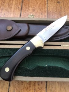 Puma Knife: Puma Rarity Original 1769-1991 4 Star Fixed Blade COPPER Silberlöwe Knife with Grenadill Handle in Original Box