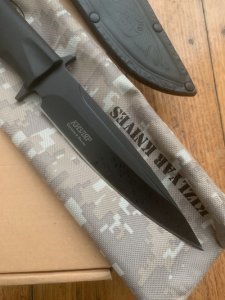 Kizlyar Knife: Kizlyar Original Phoenix Black Military Knife with Elastron Rubberised Handle and Leather Sheath #628