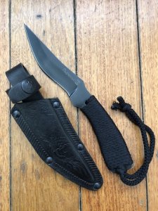 Kizlyar Knife: Kizlyar PIRANHA Hunting Knife with Black Leather Sheath