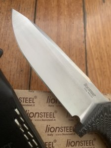 LionSTEEL Italy. Model T5 MI Canvas Micarta Handle Satin Blade with Leather Sheath