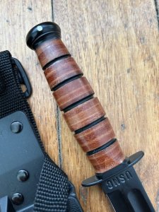 Ka-Bar Knife: Kabar USMC Special Edition Short Plain-edge blade with Hard Sheath