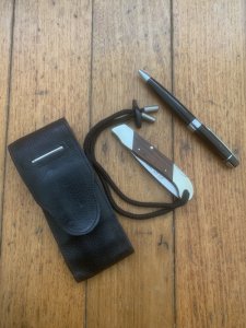 Puma Knife: Puma 1992 SATELLITE Folding Knife & SHEAFFER Pen Gentlemen's Set with Leather Pouch