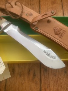 Puma Knife: Puma Original 1972 White Hunter 116377 in original box & warranty
