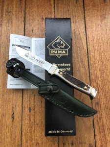 Puma Knife: Puma Jagdnicker nach Frevert 3587 Knife with Walnut Wood Handle