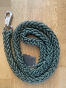 Dog Lead: Thick Green Para Cord 1.1m Dog Lead with Heavy Duty Clip.