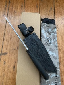 Kizlyar Knife: Kizlyar Original Phoenix Satin Military Knife with Elastron Rubberised Handle and Leather Sheath #628