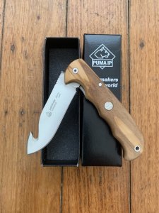 Puma Knife: Puma IP Pathfinder with gut hook, Olive Wood Handle