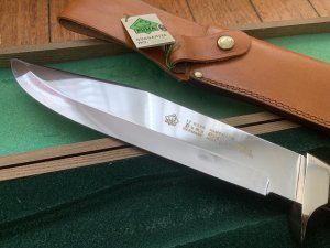 Puma Knife: 1989 Puma Big Big Bowie knife with Wooden Handle in original Wooden Box #45982
