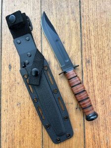 Ka-Bar Knife: Kabar USMC Special Edition Short Plain-edge blade with Hard Sheath