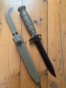 GLOCK Original Austrian Made FLAT DARK EARTH Saw Back Field Knife with Polymer Scabbard