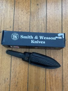 Smith & Wesson Knife: USA made 1st Production Run SW-820 Police Model Covert Knife