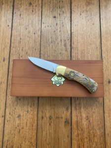 Puma Knife: Puma Original Scrimshawed Puma Aligator 4 Star Folding Lock Blade Knife with Presentation Box