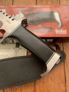 United Cutlery Gil Hibben Survivor Bowie with Black Leather Sheath