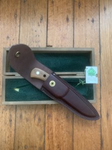 Puma Knife: Puma Original 1986 4 Star Fixed Blade Knife with Walnut Handle in Original Wooden Box #20861
