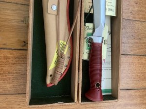 Puma Knife: Puma Original 1987 SEA HUNTER 17 6363 in Original Sheath and Matching Wooden Box