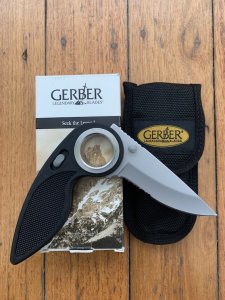 GERBER USA Chameleon II Folding Knife with Pouch and Original Box.