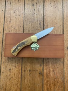 Puma Knife: Puma Original Scrimshawed Puma Aligator 4 Star Folding Lock Blade Knife with Presentation Box