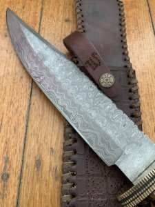 Damascus Knife: Big Damascus Bowie with Walnut Patterned Handle & Hand made Sheath