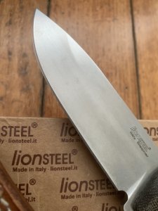 LionSTEEL Italy. Model B40 CVG Green Canvas Micarta Handle with Leather Sheath
