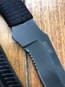 Kizlyar Knife: Kizlyar PIRANHA Hunting Knife with Black Leather Sheath