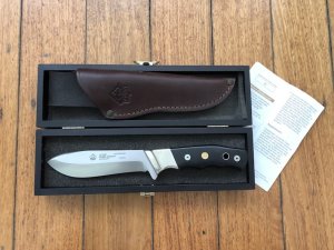 Puma Knife: Puma 2006 Rare Model Amicus with Black Handle and Display Box