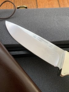 Puma Knife: Puma Limited Edition 113598 Model Rotwildmesser Handmade Knife with Stag Antler Handle