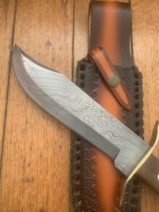 Damascus Knife: Damascus Western Alamo Bowie with Walnut Handle