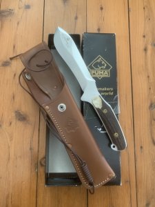 Puma Knife: Puma Rare Original 2002 New Hunter Model 118375 in original sheath and box.