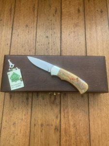 Puma Knife: Puma Original Scrimshawed Puma Roe Deer 4 Star Folding Lock Blade Knife with Presentation Box