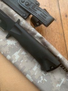 Kizlyar Knife: Kizlyar Original Phoenix Black Military Knife with Elastron Rubberised Handle and Leather Sheath #628