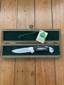 Puma Knife: Puma 1990 Australian Wildlife Collection 'Crocodile' model 985 Custom Folding Knife with Ebony Handle Original Box and matching Warranty #169/200