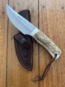 Muela Knife: Muela ORIX Hunting Knife with Stag Handle