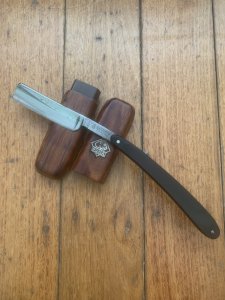 Puma Knife: Rare Puma Original Cut Throat Razor No 198 CAUDANO TORINO in Original Wooden Box