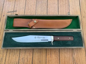 Puma Knife: 1985 Puma Big Big Bowie knife with Wooden Handle in original Wooden Box