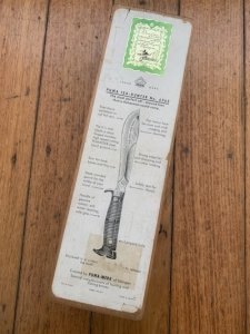 Puma Knife: Puma Original 1987 SEA HUNTER 17 6363 in Original Sheath and Matching Wooden Box