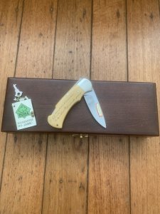 Puma Knife: Puma Original Scrimshawed Puma Roe Deer 4 Star Folding Lock Blade Knife with Presentation Box