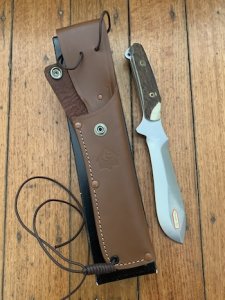 Puma Knife: Puma Rare Original 2001 New Hunter Model 118375 in original sheath and box.