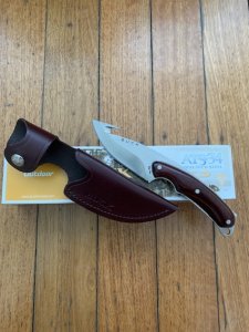 Buck Knife: 2008 Buck Gut Hook Alpha Hunter Folding Knife with Rosewood Laminated Handle & Pouch