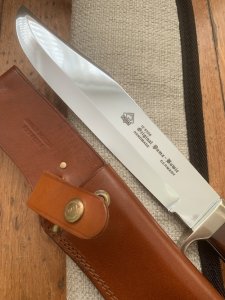 Puma Knife: 1987 Puma Big Big Bowie knife with Wooden Handle in original Tan Leather Sheath & Case