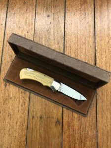 Puma Knife: Puma 1987 Original Scrimshawed 4 Star Folding Lock Blade Knife with Cape buffalo in Presentation Box