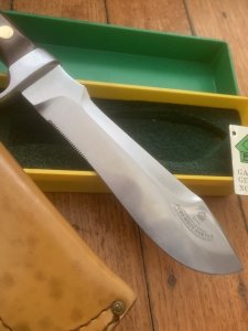 Puma Knife: Puma 6375 Rare 1983 White Hunter Knife with Jacaranda Handle Original Plastic Box & Matching Warranty