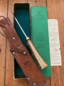 Puma Knife: Puma 11 6385 Original Right 1968 Hand  Trappers Companion in Puma Sheath and Original Box