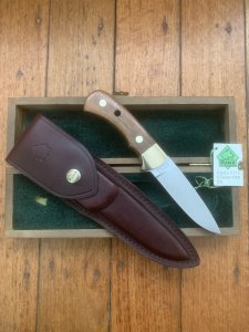 Puma Knife: Puma Original 1986 4 Star Fixed Blade Knife with Walnut Handle in Original Wooden Box #20861