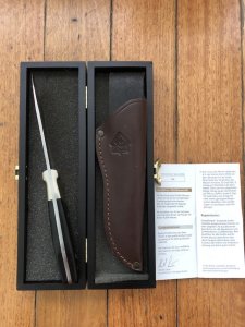 Puma Knife: Puma 2006 Rare Model Amicus with Black Handle and Display Box