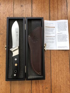 Puma Knife: Puma 2006 Rare Model Amicus with Black Handle and Display Box