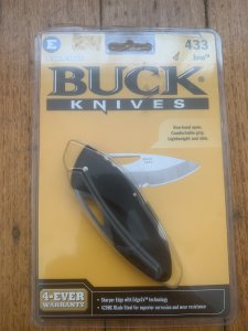 Buck Knife: 2007 Buck Juno Part Serrated Blade Lock Knife in ClamPack